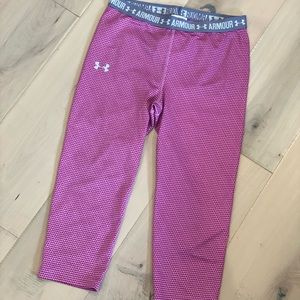 Under Armour Youth Girls heat gear leggings. Size YOUTH Large.  Purple pink.